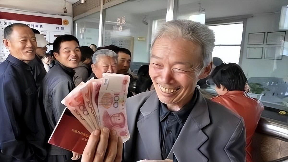 官方再度提及“加薪”！2026年薪资上调将至，3大信号，哪些人能够受益？