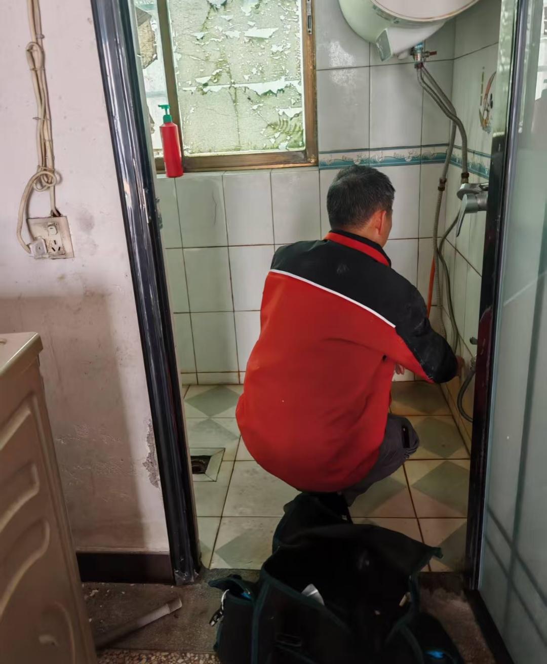 千万不要小看了老化的热水器近日看了一则新闻，太可怕了36岁的西安女子在洗澡的