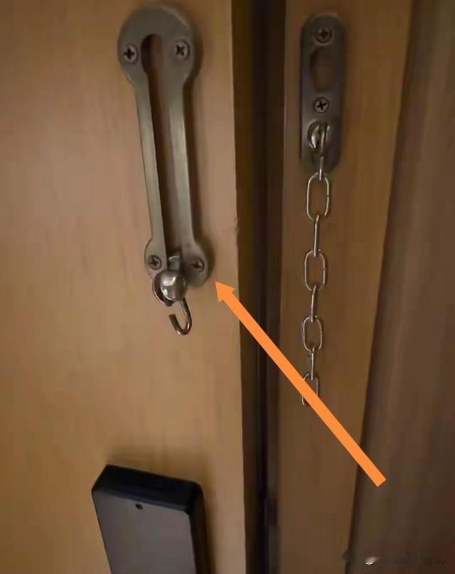 惊魂一刻！浙江宁波，女子带孩子入住某酒店，锁好了门睡下，不料，半夜听到动静，睁眼