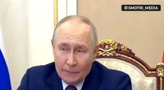 普京突然聊起一桩百年前的买卖。他说，“我记得1917年丹麦就把维尔京群岛卖给了美