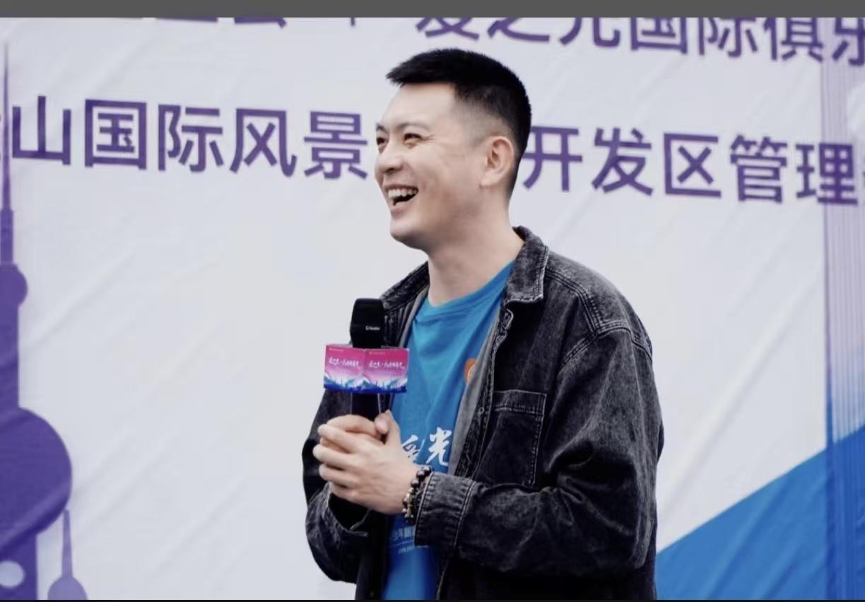 杨鸣解说CBA+NBA+商业代言一年的大概收入：一、单场单价NBA（腾讯
