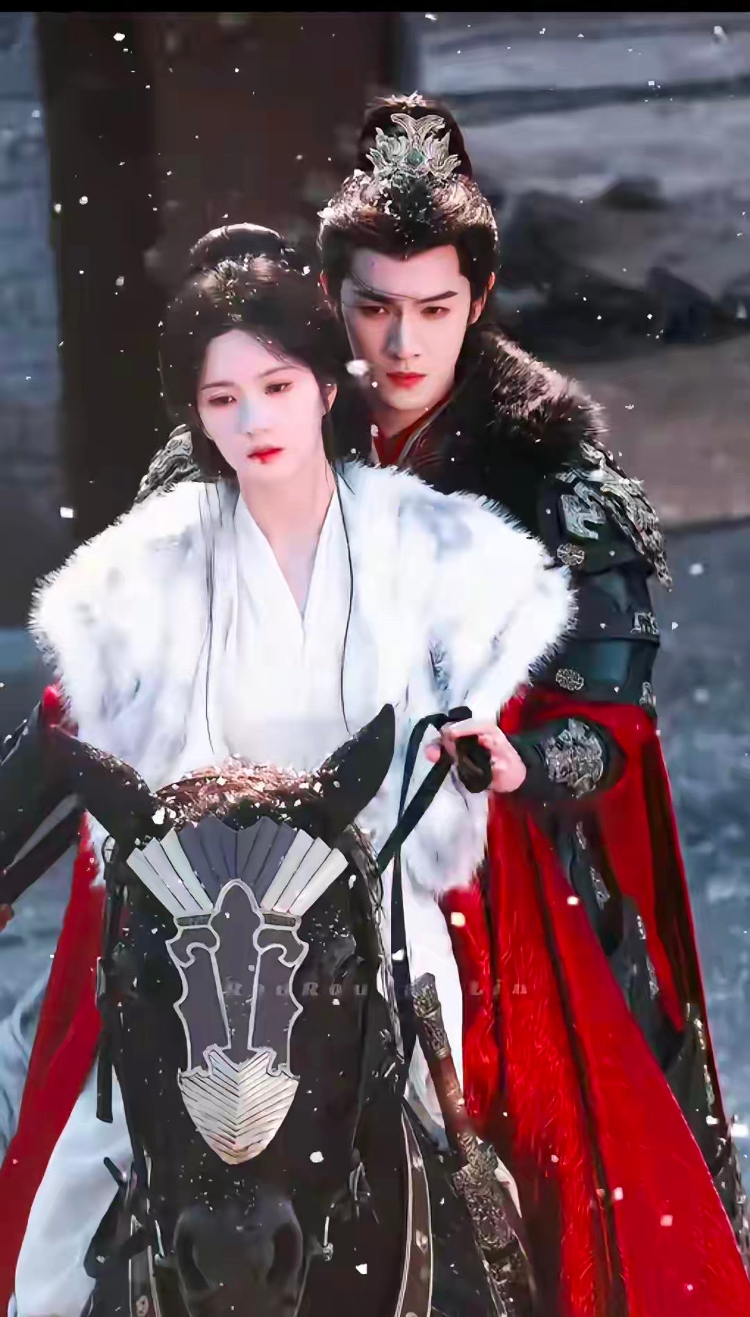 李昀锐这次终于搭一个好的女主角了，她咖位不大，但是路人缘还可以，两人看蛮般配的。