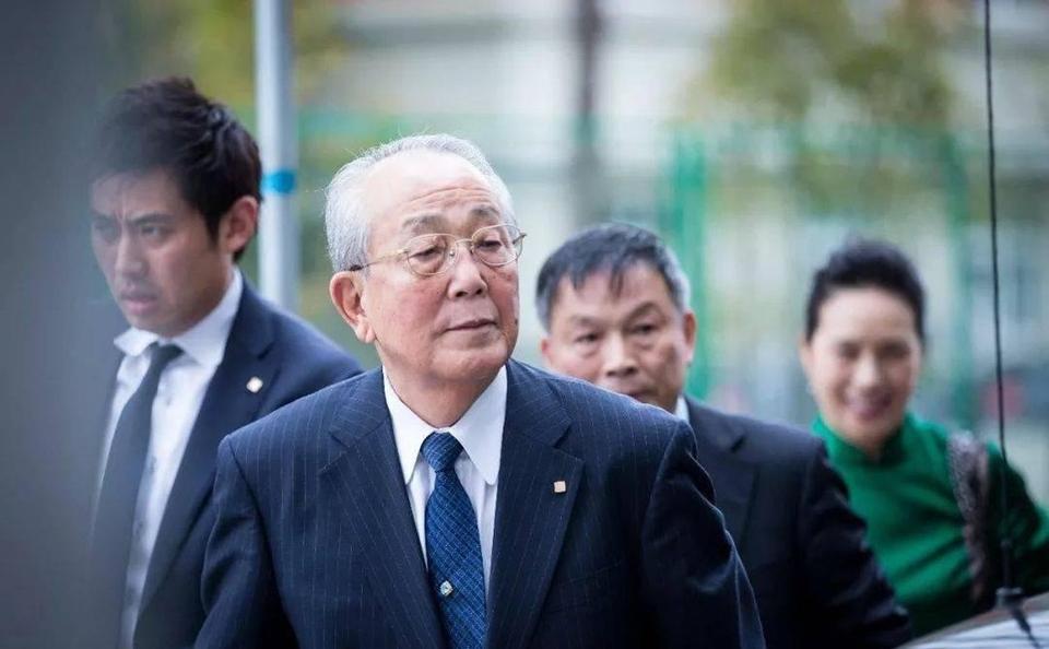 1997年，身价200亿的稻盛和夫被查出胃癌，医生警告：“必须马上手术！”谁知，