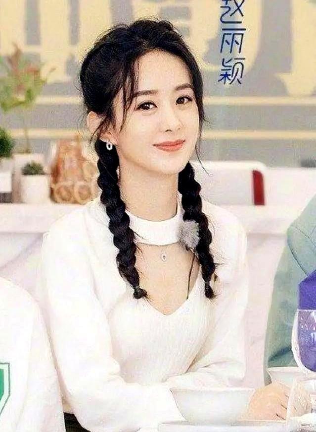 田曦薇这是要彻底复刻赵丽颖的路子了？她对自己的“甜妹”人设看得特别重，尤其那