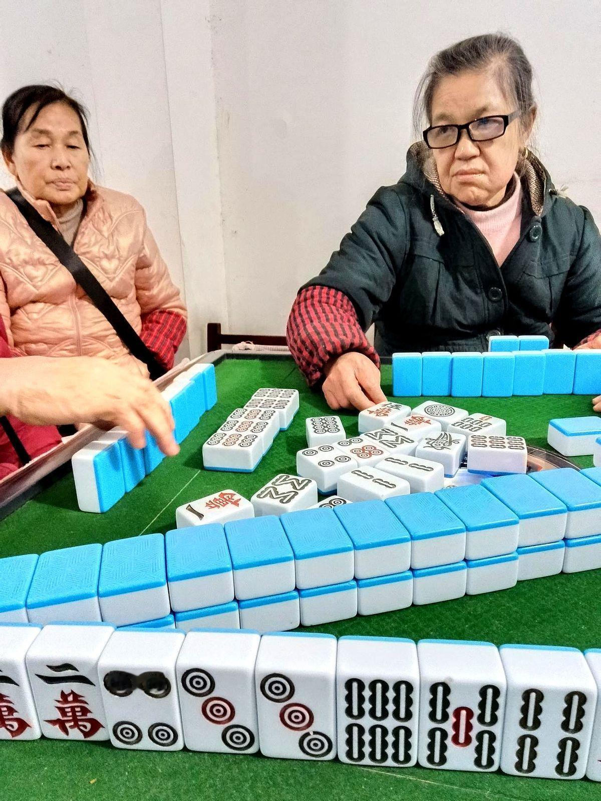 打麻将遇到逆风局，是不是越打越慌？二十多把只胡一两把，手气差到藏都藏不住！很