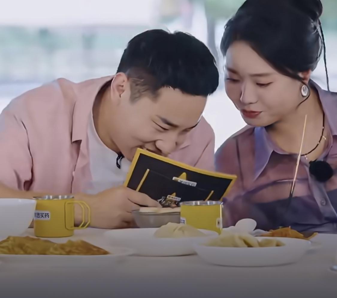 李雪琴和徐志胜两个高情商、高学历人，参与了一场低情商吵架局再见爱人。就只能搞笑