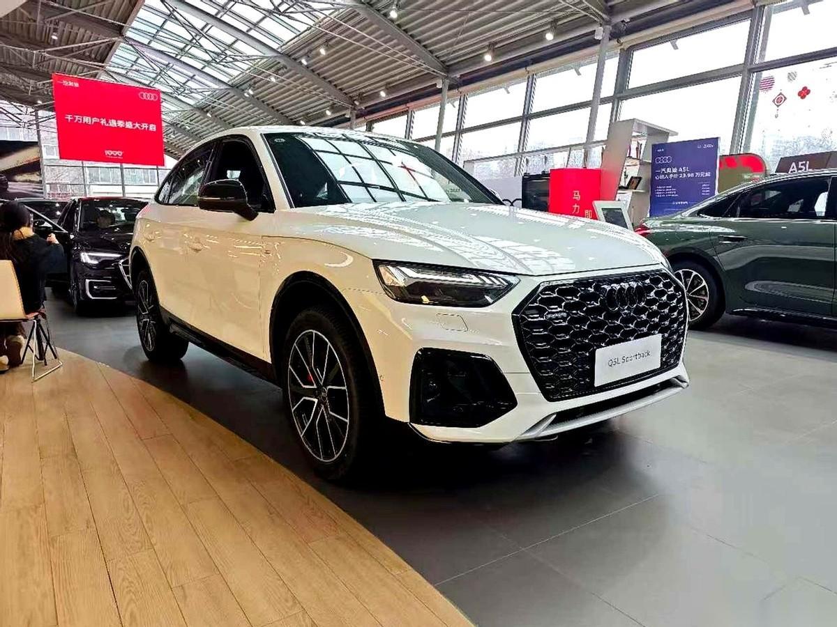 这差价直接把我看懵了！老款奥迪Q5L甩卖价29万，新款就便宜三千块——奥迪这波操