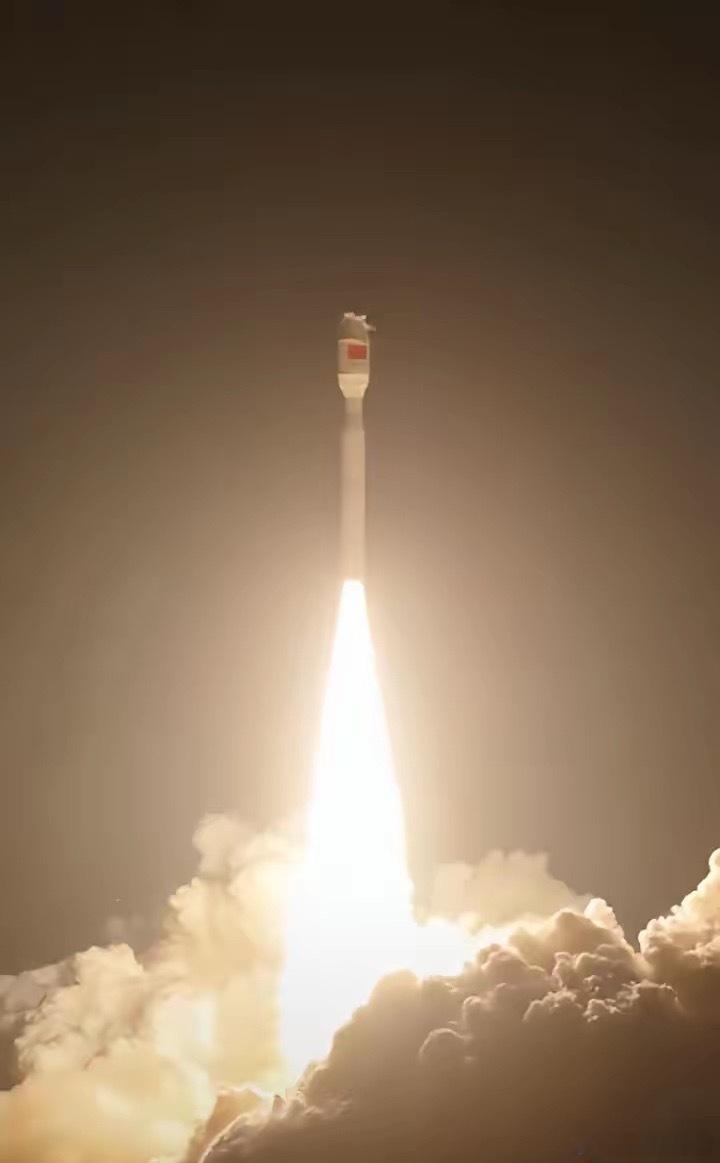 太牛了！我国首次海上发射圆满成功！喜讯传来！在广东阳江附近海域，我国成功完成首次