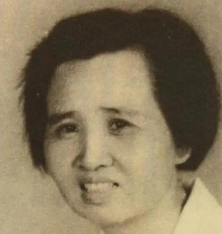 🌞1977年，李敏在福建龙岩见到了亲姐姐杨月花，不过，杨月花当即向李敏提了