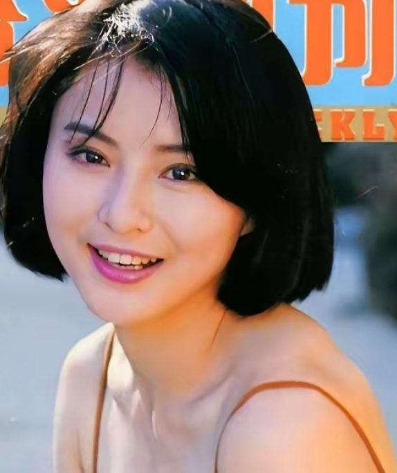2007年，演员李赛凤趁着老公出差，就和身材魁梧的干儿子抱在了一起，没想到老公突
