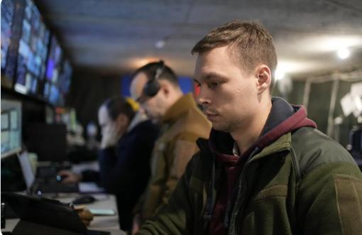 图文：乌军清剿部队指挥官：俄军在库皮扬斯克的伤亡是乌军的10倍城市里还剩50