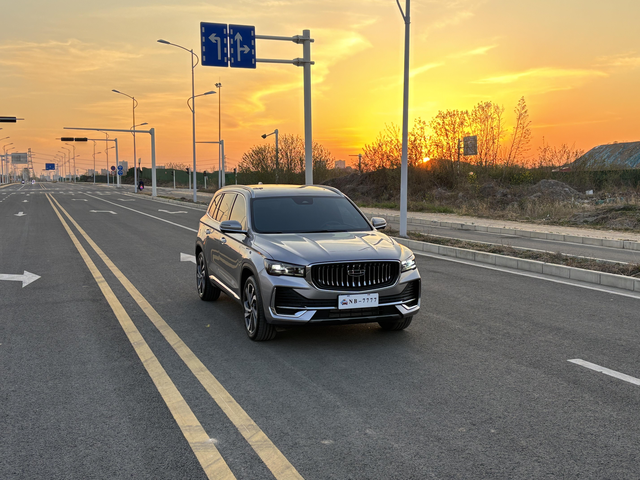 星越L五大常开功能分享星越L五大常开功能，五大常开功能，第一个就是自动大灯一