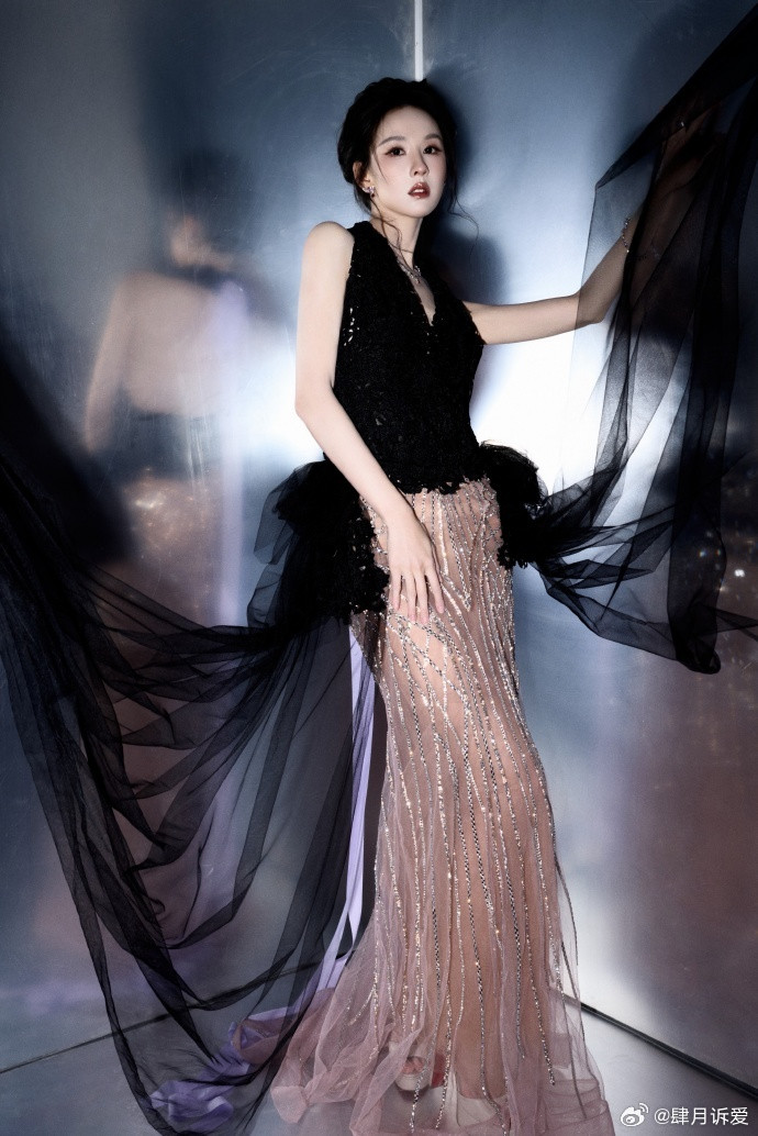 陈都灵山河回响里的大国小美好陈都灵在舞台上的每一刻都好美！端庄动人，以声传情，把