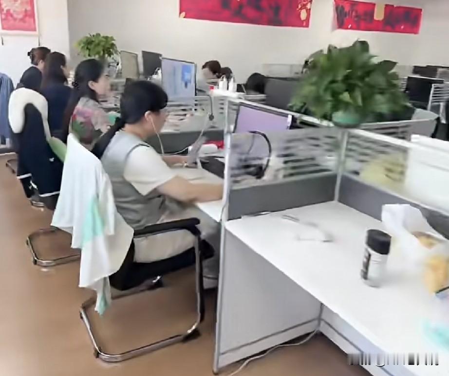 作为一个hr,平时最头疼的就是两件事，一个是谈裁员，另一个就是干的好好的员工突然