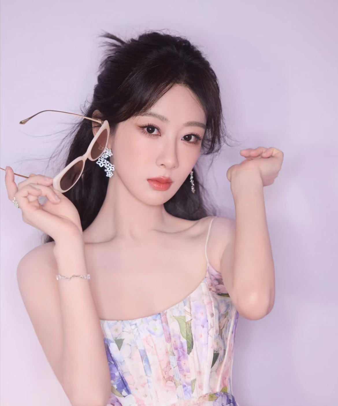 我发现杨紫这个人，真的很奇怪，她无论跟哪位男演员搭戏，无论是年龄大的还是小的