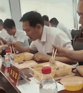 禁酒令出台生效后，某单位会后饭点就变成了这样的局面！
