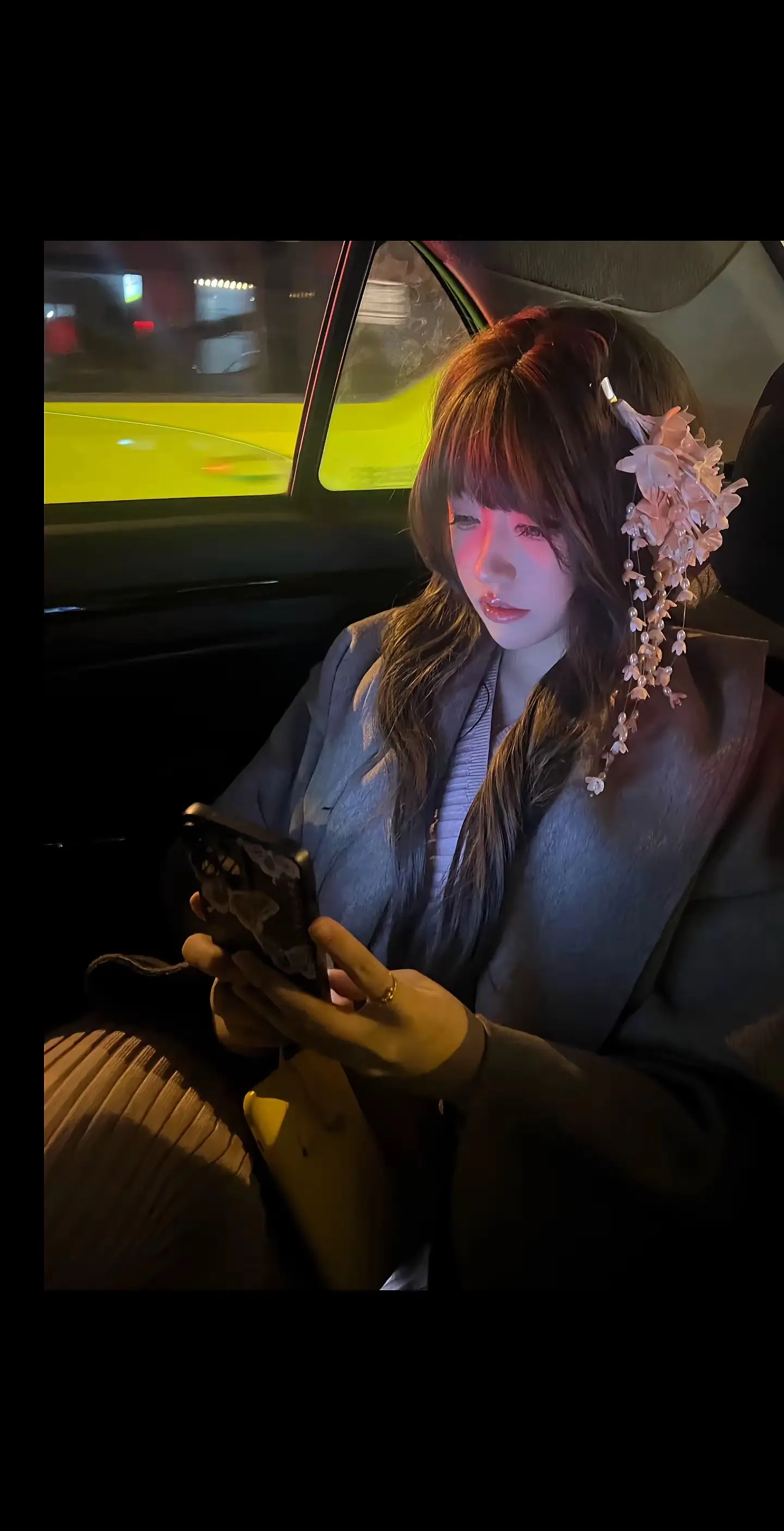 和豆包聊自己的感情家庭 突然聊到一个特别好笑的事情 我从小到大农村长大...