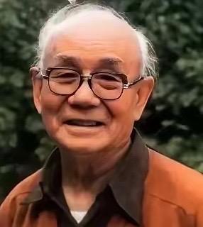 1947年冬天，北平冷得能冻裂砚台。李可染夹着一卷画，跟在徐悲鸿后头，心里七上八