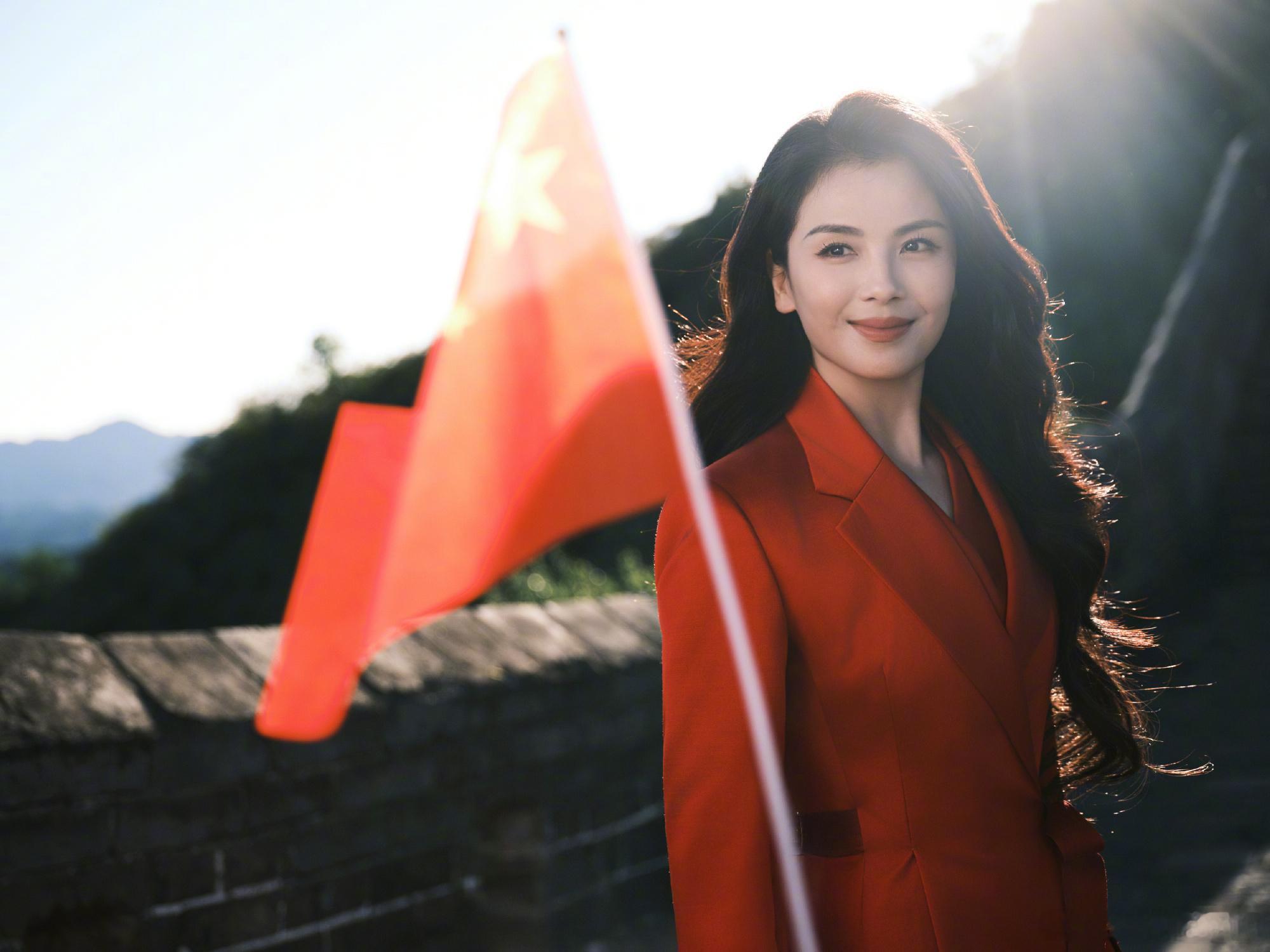  刘涛一出场就是国泰民安的氛围感，大方耐看，越看越舒服刘涛这个脸太国泰民安了​