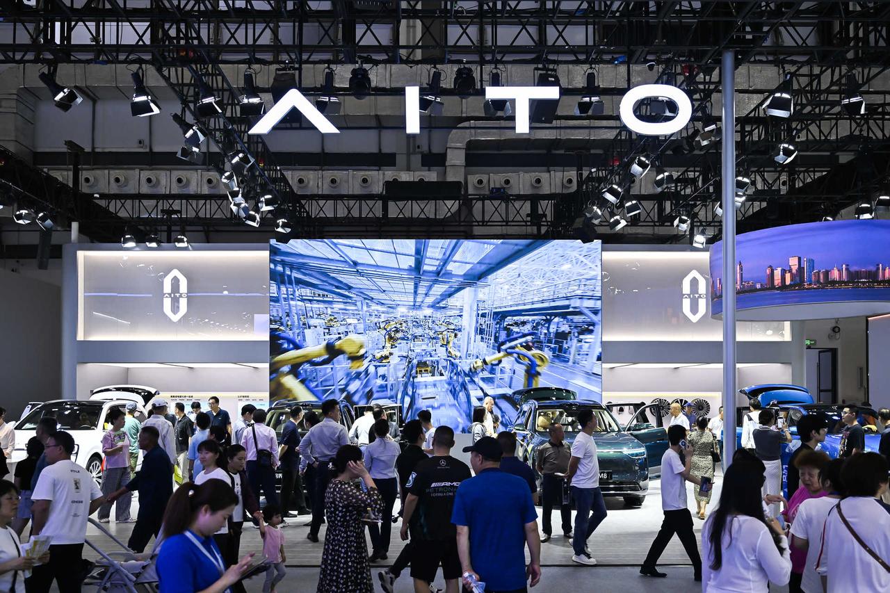 这才是中国品牌的排面！问界M5、M6、M7、M8、M9五款车型同台亮相海南车展，