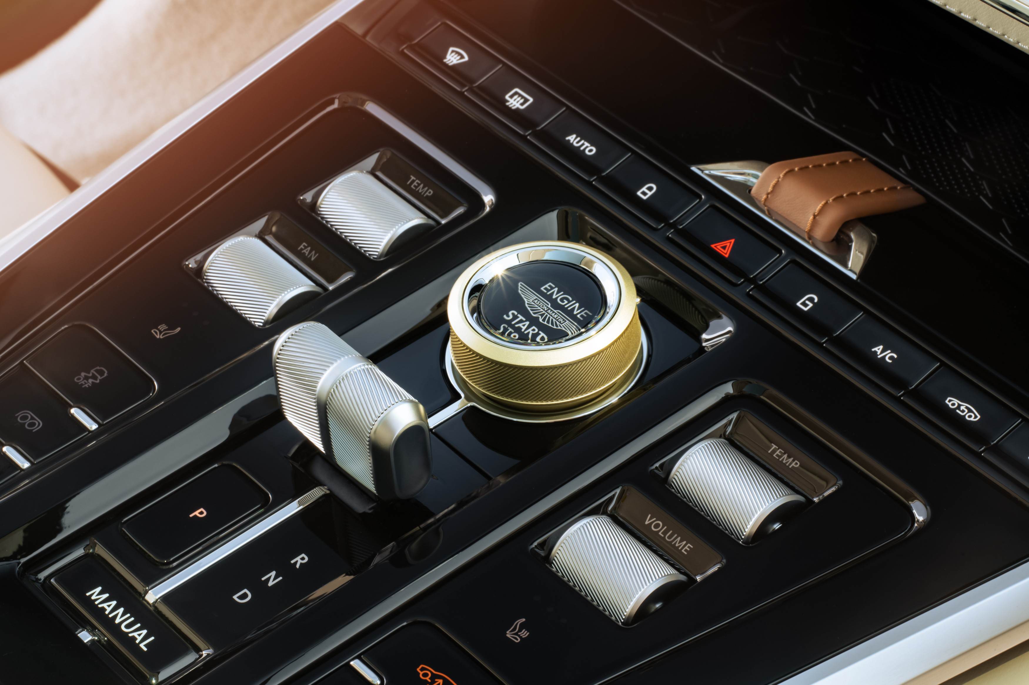 2027ASTONMARTINDBXGTastonmartin阿斯顿马丁