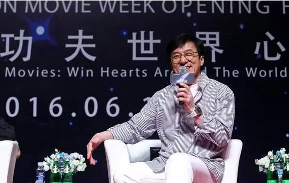 说白了，成龙也是对香港的演员没有信心了。这几年，成龙接连的好几部电影，合作