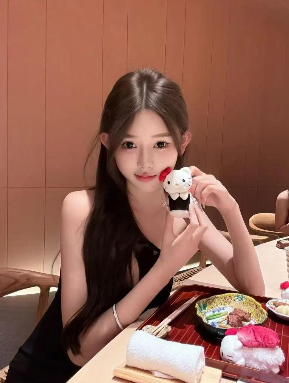 美女如花，花一样的年龄。​​​