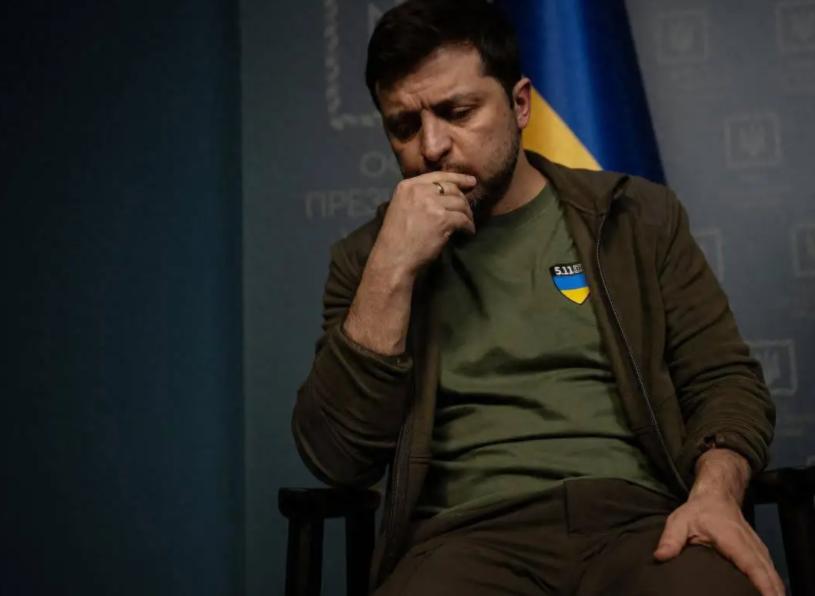 万万没想到，泽连斯基双拳开打背水一战，双管齐下之举，粉碎了政敌们的政治讹诈！既断