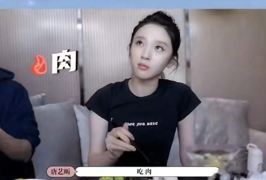 唐艺昕的减肥思路才是对的20年接受采访时，被记者问到保持身材吃什么，她脱口而出“
