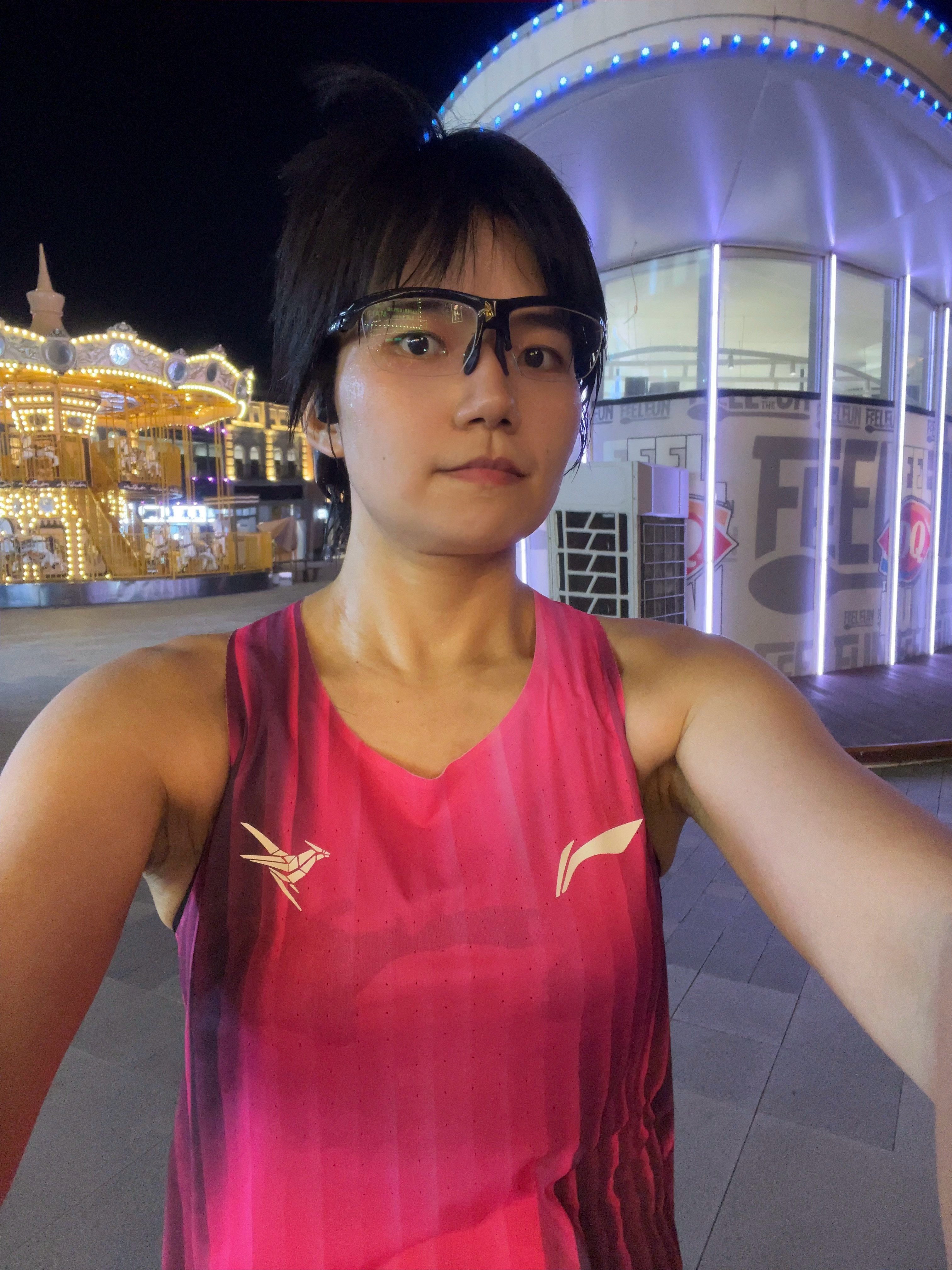 跑步今晚跑的很舒服，感觉慢慢回来，不影响我白咖夜“啤”，喝喝喝🍻