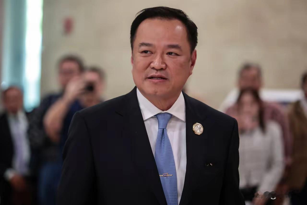 阿努廷应该是历任泰国总理用能力最差的。至少在旅游和国民素质教育上输得一塌涂地。在