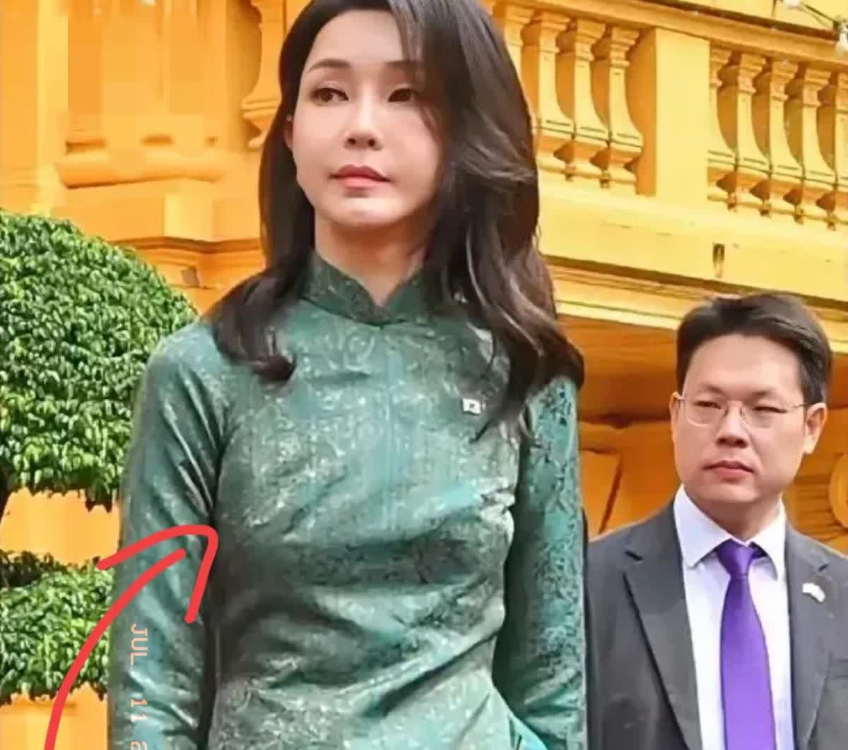 伊锡悦进去了，最难过的是金建希icon，真怕她熬不过去！当地时间7.10