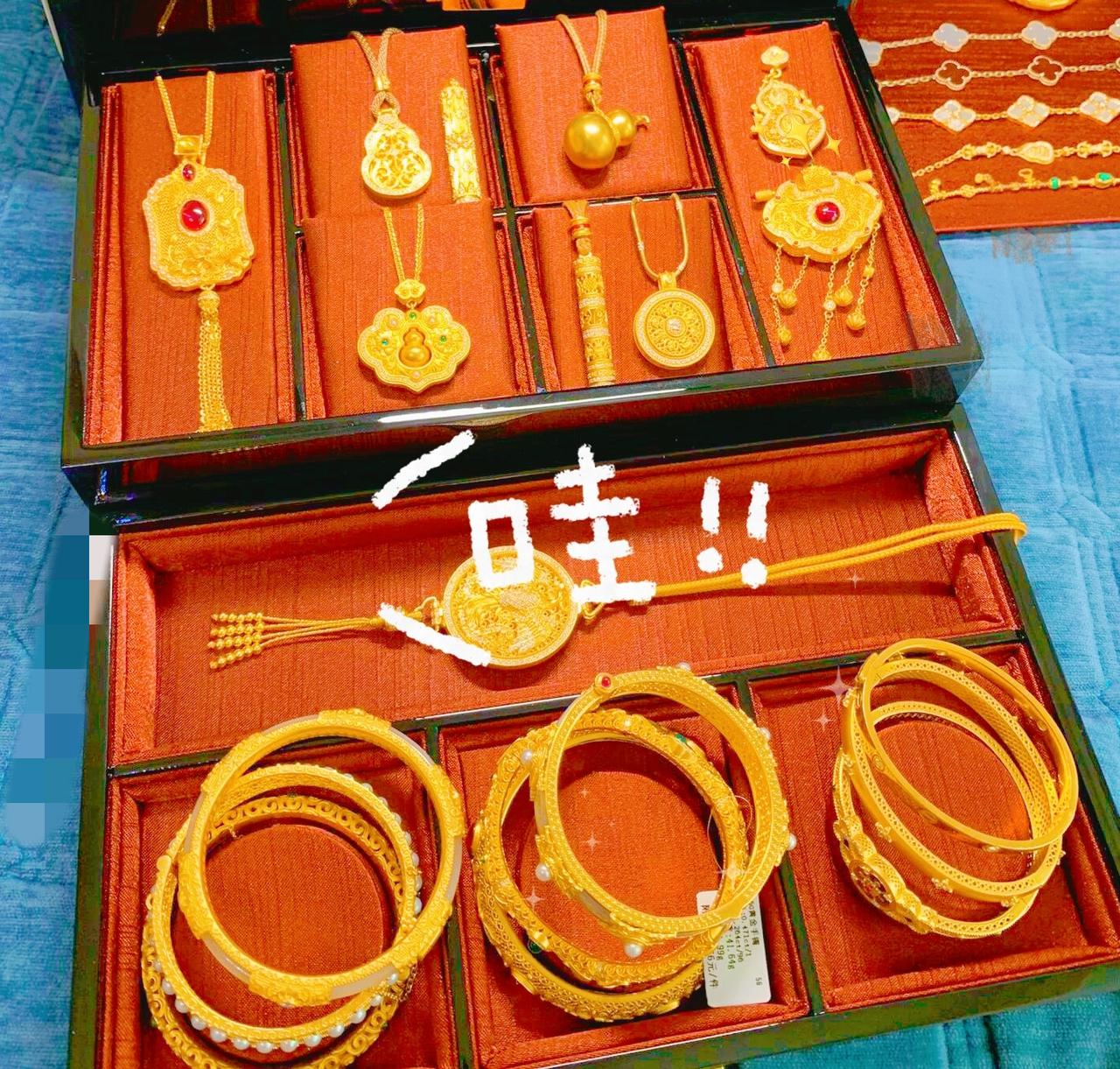 姐妹们，奉劝大家一句--把金镯子，金手链，金项链，金耳环，都收起来吧！“金