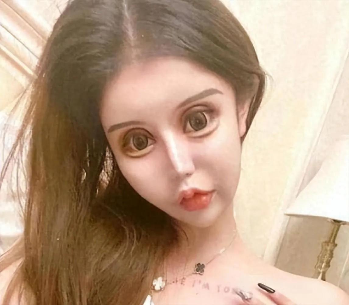 都说爱美的人都会对自己下狠手。这在上海的一女孩就是爱美成魔。被网友称为整容狂