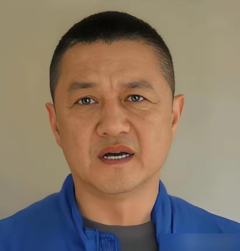 李亚鹏直播说窦靖童快30了还不结婚，但每周五雷打不动跟他视频。另一边是亲生女儿李