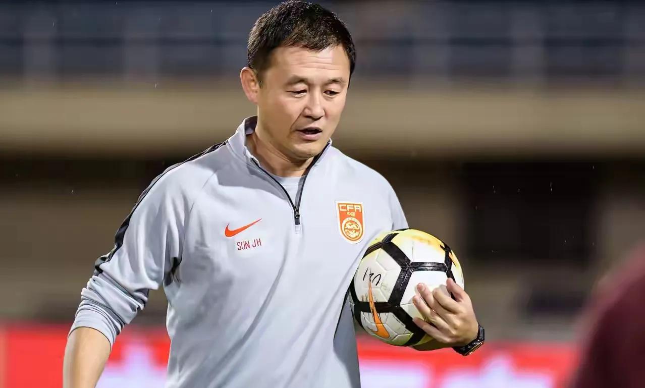 家长不懂孩子和嗨球青训都成受害者！天价赔偿这事孩子家长可能真不懂，应该是孩子比较