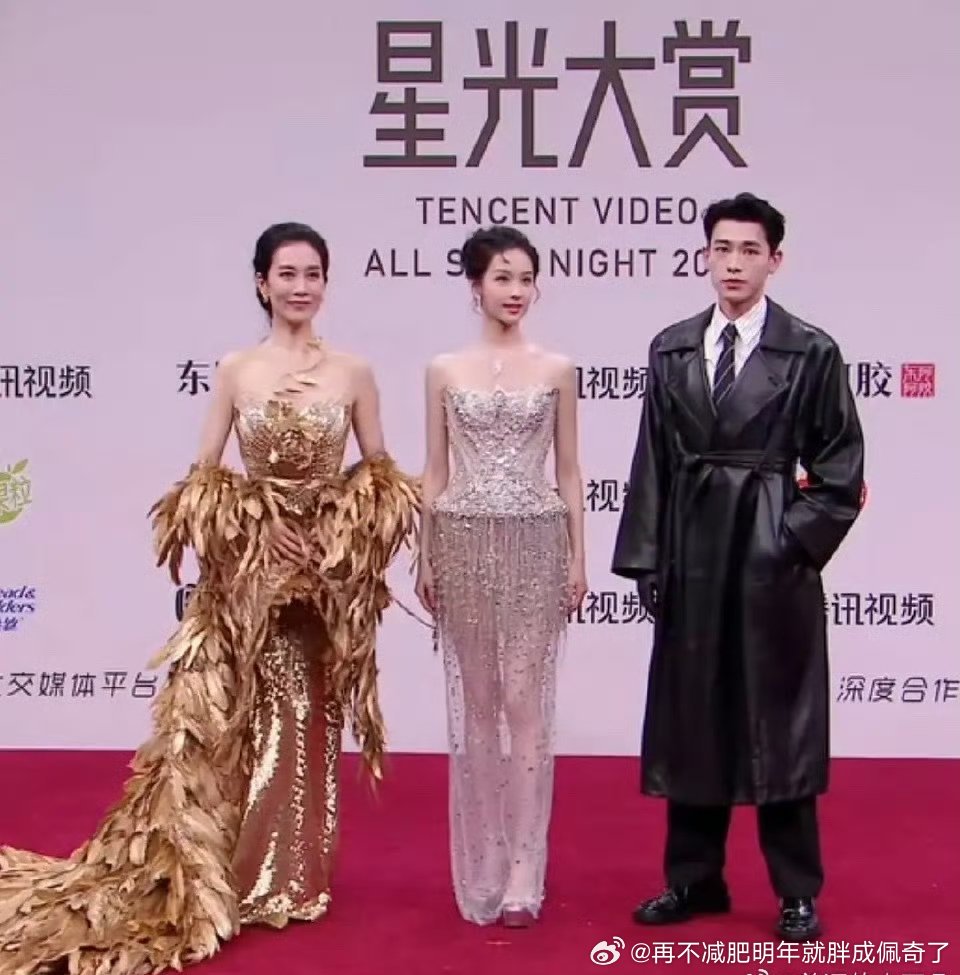 露出高跟鞋的都好难看