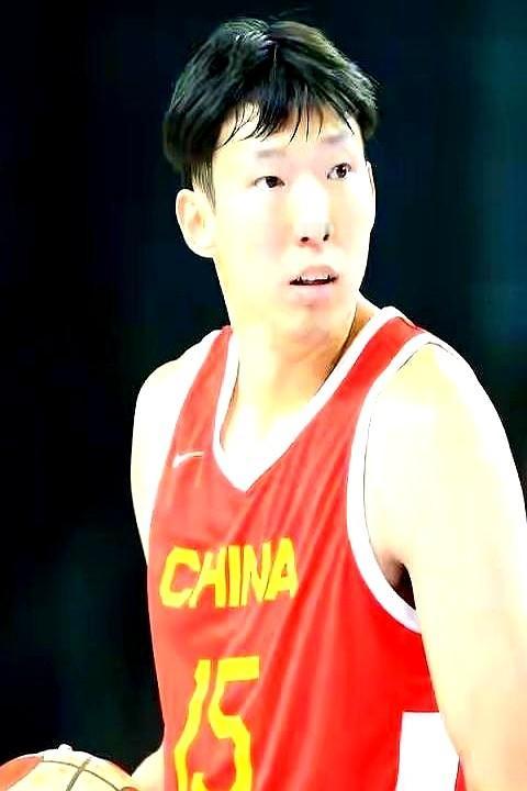 郭士强把周琦当最大王牌，结果把自己将死了。11月28日打韩国这场世预赛，中国