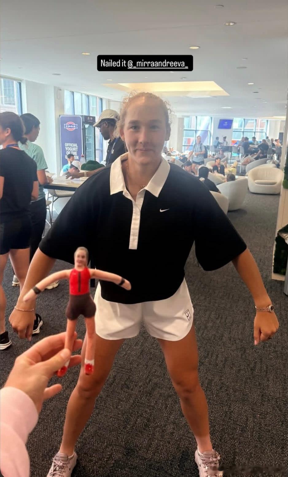 米拉·安德列娃[笑着哭]哈哈哈哈好家伙，模仿的还挺像wta​​​