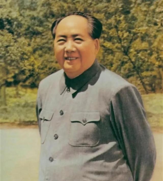 1964年，美国轰炸机盘旋在越南上空时，谁也没想到最有力的警告来自北京中南海。毛