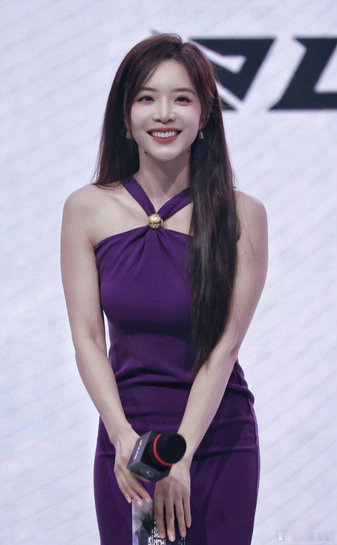 余霜紫色旗袍💜美哒哒