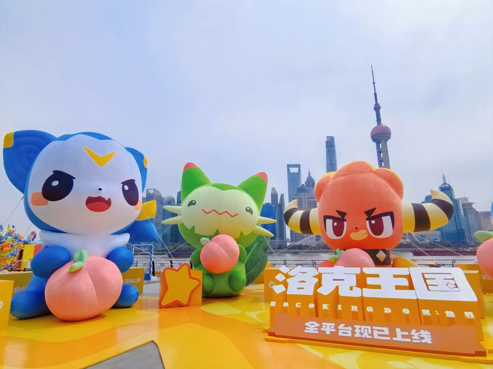 在外滩看见好多精灵这下次不得不去外滩抓精灵的，我的咕噜球能不能装得下啊上海