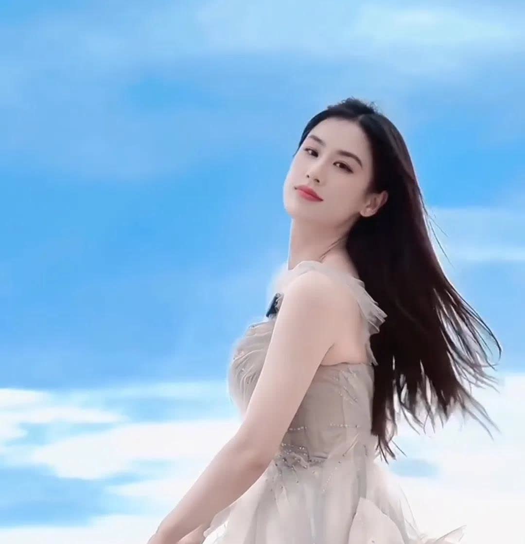 黄圣依才是个高人呐，婚姻问题，财产问题处理的非常圆满。她怎么也没想到自己