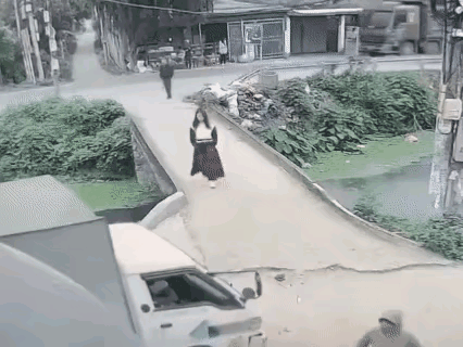 我感觉货车司机也挺坏的！[汗]