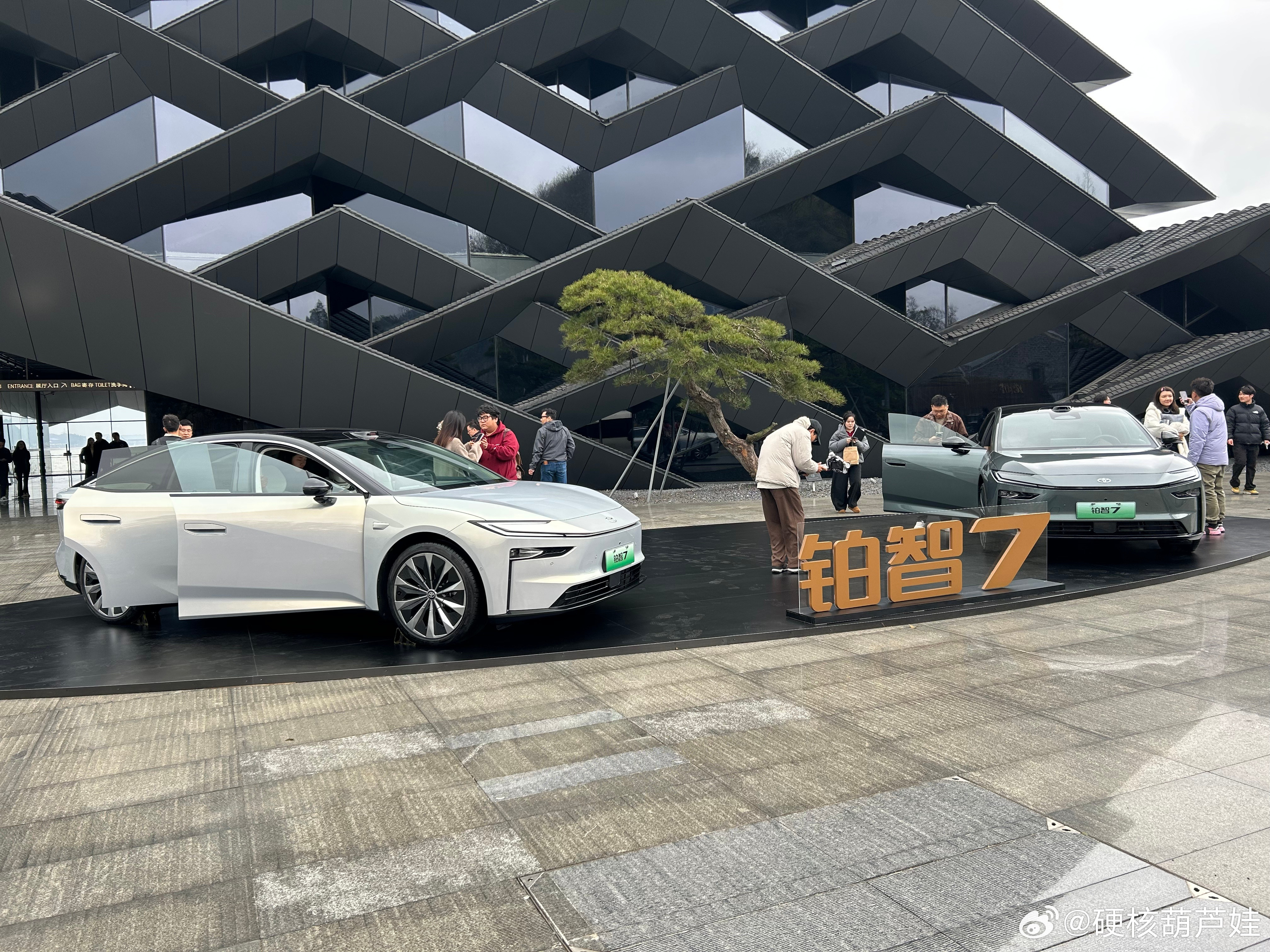 【媒体首测丰田铂智7动态表现】铂智7首测：20万内纯电轿车，终于有人把“舒服”说