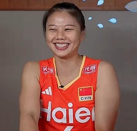 曾有一位博主这样调侃中国男排，他说：“中国男排的串联水平，场上的十二只手都不抵龚