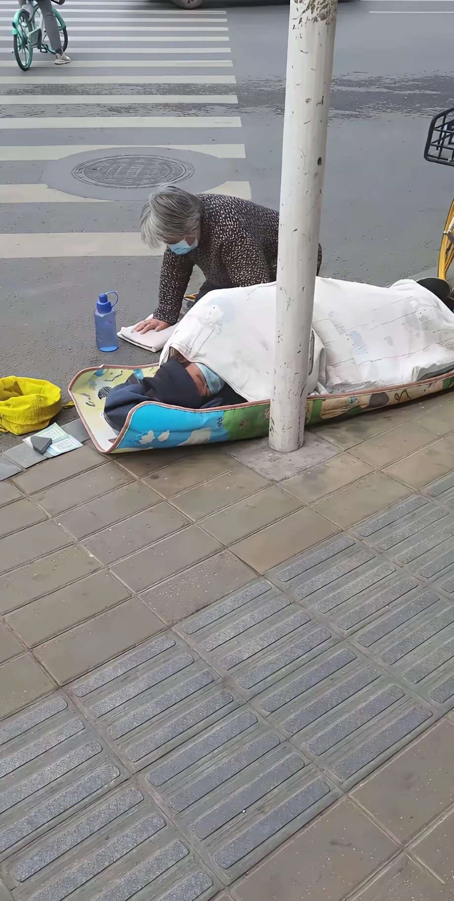 大家发现这两张图片中有什么不对的吗？