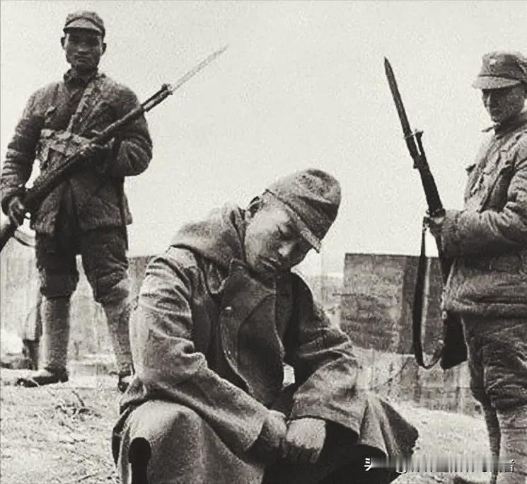 抗战中，八路军活捉了日军中佐，刘伯承大喜过望，忙说要奖励这个战士，可当听说俘虏是