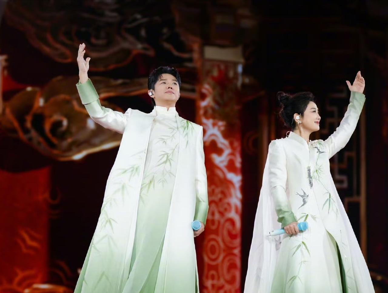 凤凰传奇，冲上热搜！3月19日下午，玲花和曾毅，双双冲上了热搜，不是因为演唱