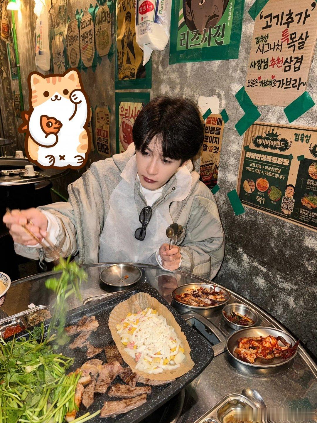 可甜可帅的多多（檀健次），圆溜溜的眼睛就像一只小猫咪，萌化人了！